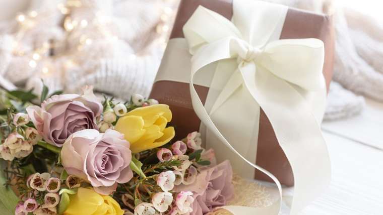 Jak zapakować prezent na ślub?